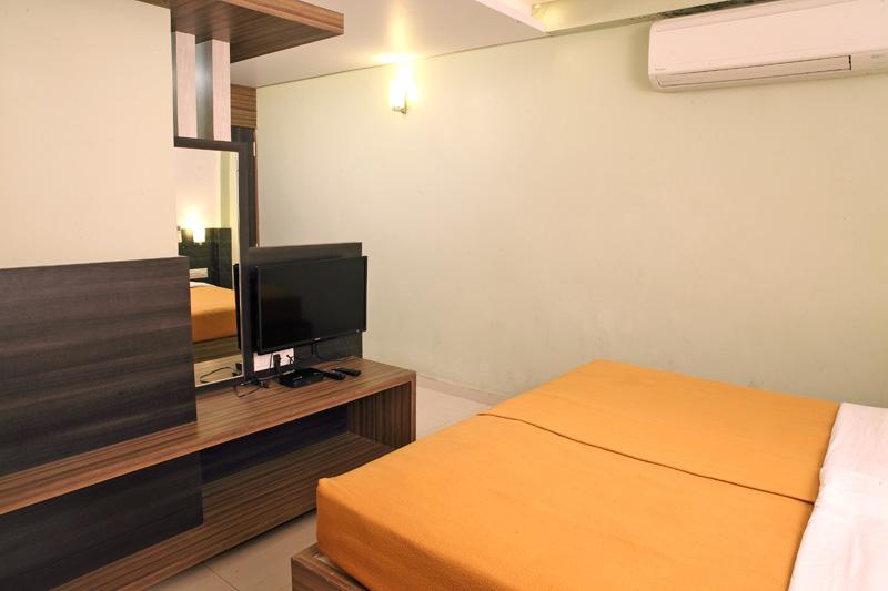 Hotel Sham Suman, Kolhapur- Opposite To Mahalaxmi Temple Eksteriør billede