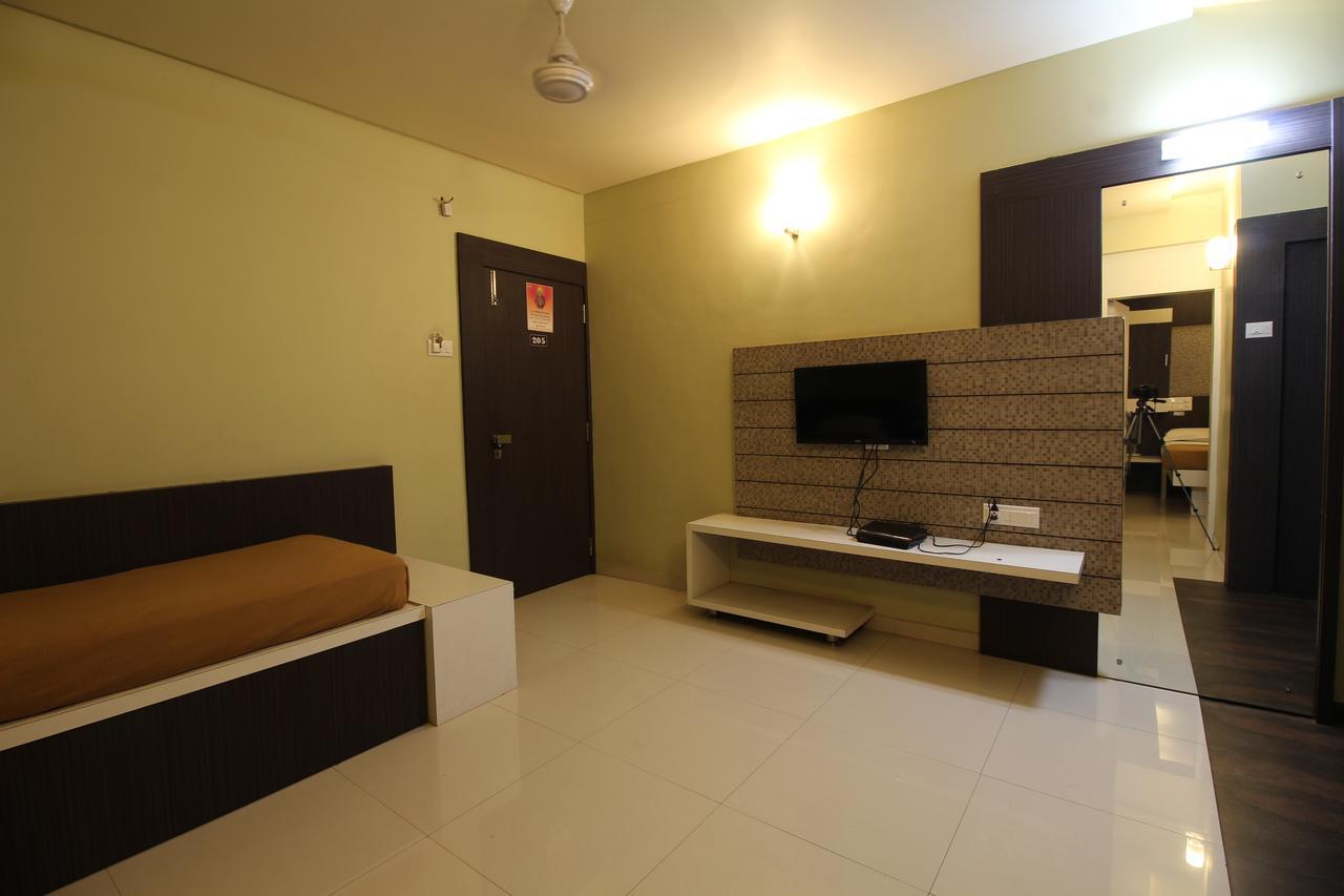 Hotel Sham Suman, Kolhapur- Opposite To Mahalaxmi Temple Eksteriør billede